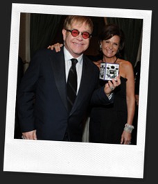 Elton John und die Gründerin von Nest, Laura Slatkin, an einer Benefiz-Veranstaltung